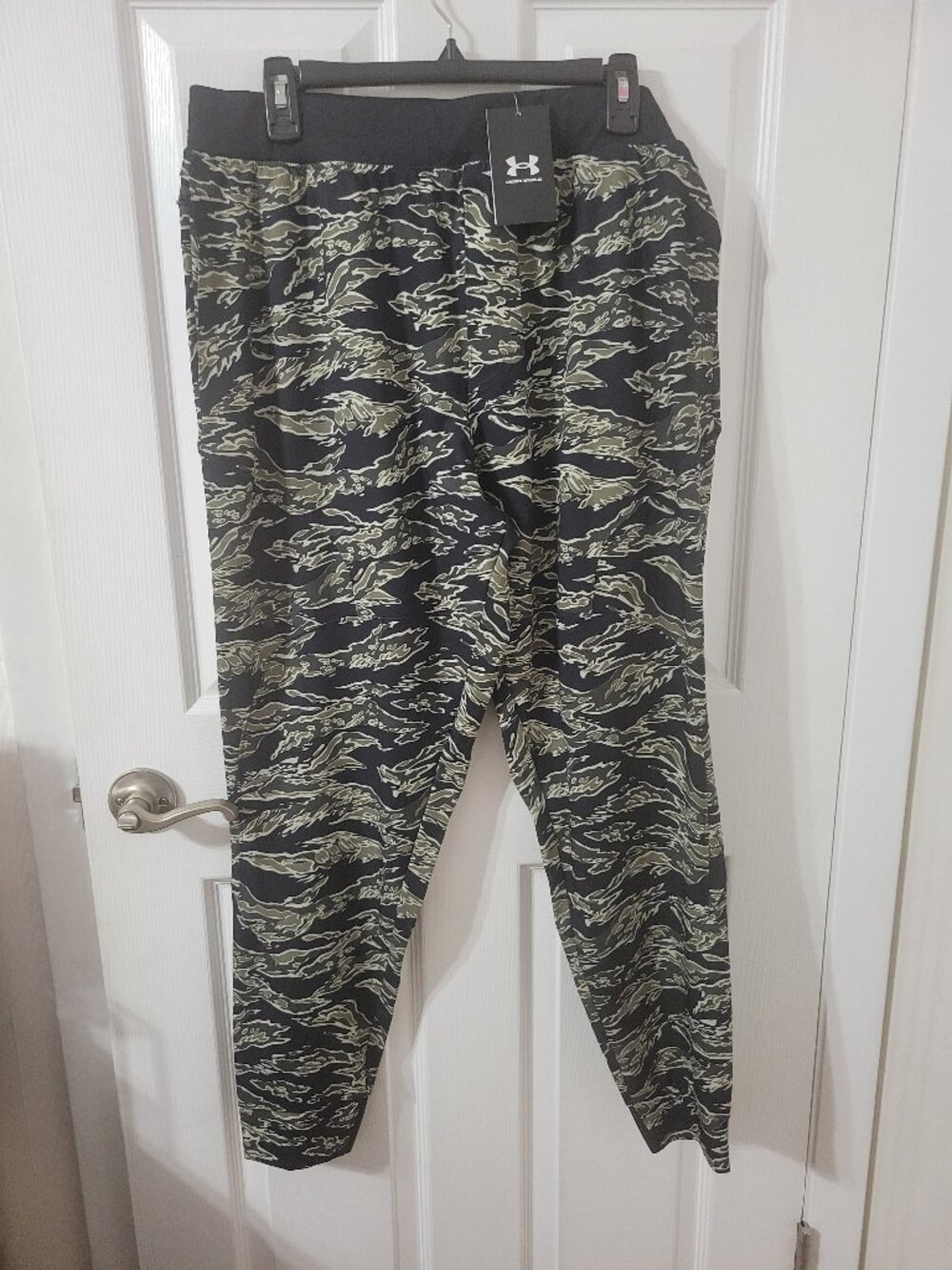 Under Armour Unstoppable Joggers Men's Pants Camo Size XL 1352027-002 NWT